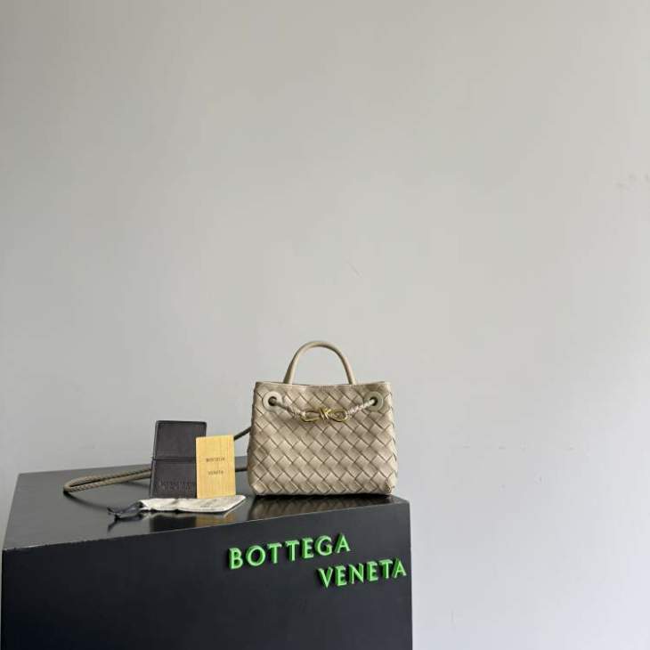 Picture of Bottega Veneta Handbags _SKUfw242319629fw